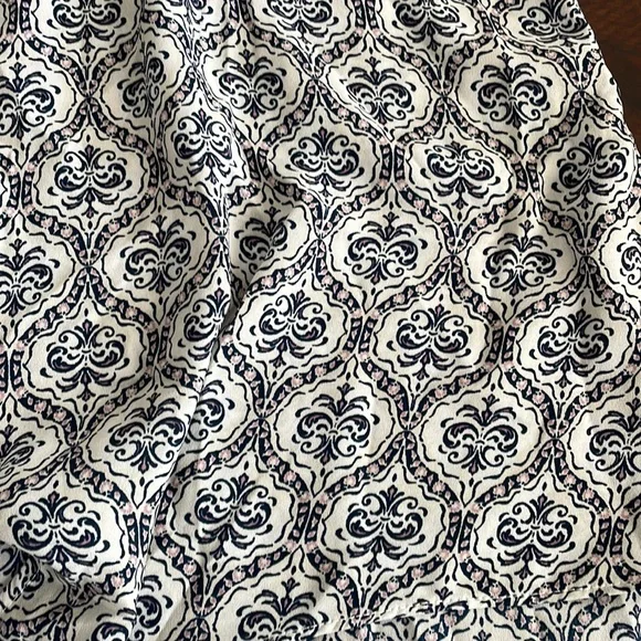 Beautiful Top - Picture 4 of 9